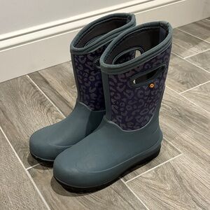 Bogs youth kids boots gray size 4